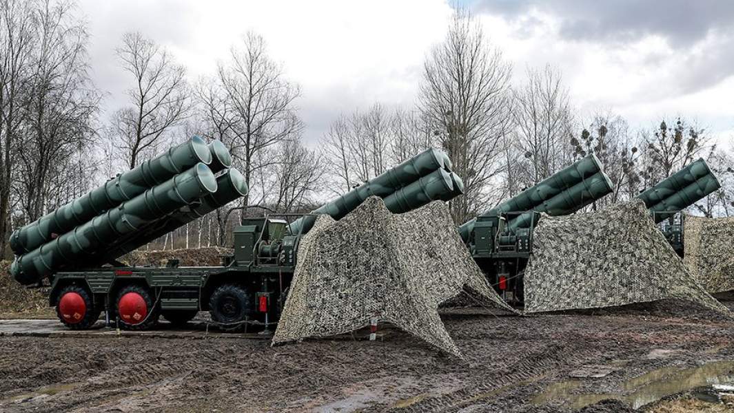 Боевые расчеты зенитной ракетной системы С-400 «Триумф» на боевом дежурстве по охране воздушных рубежей Калининградской области