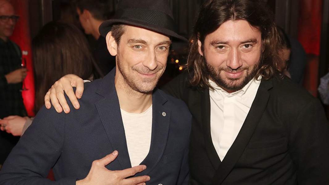 Актер Артём Ткаченко и продюсер Михаил Друян (слева направо) на премьере сериала «Вампиры средней полосы»