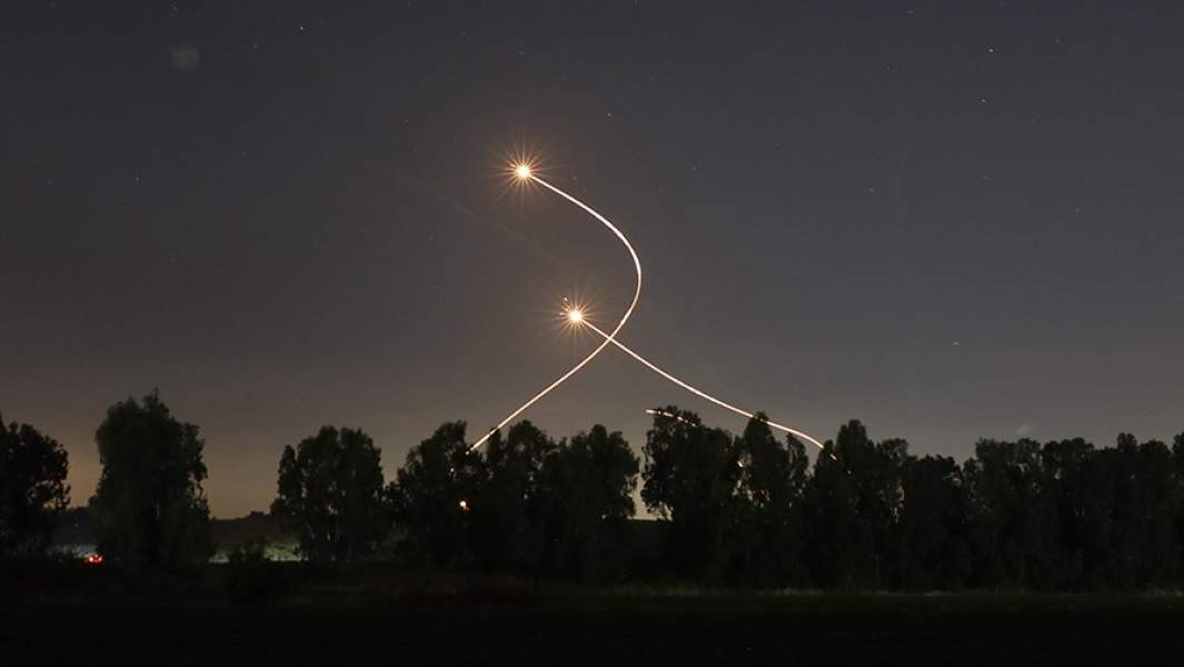 следы от ракет 