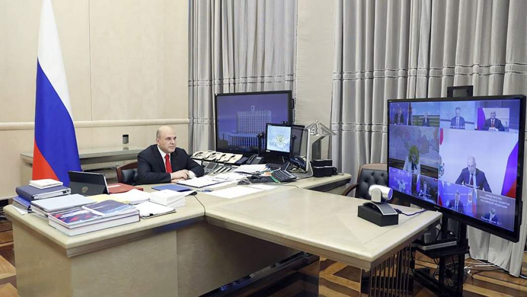 Премьер-министр РФ Михаил Мишустин во время заседания правительства РФ в режиме видеоконференции