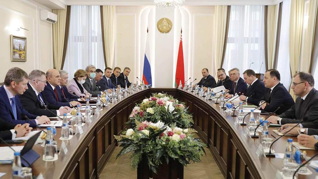 Михаил Мишустин и Роман Головченко