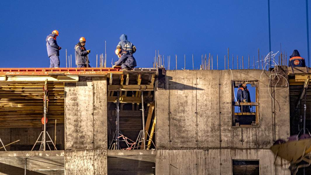 строители бетон