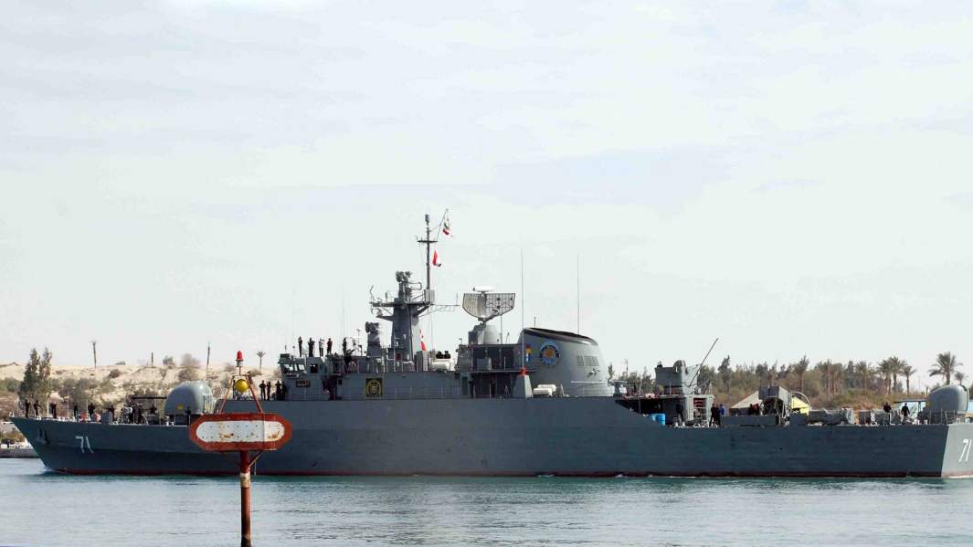 Залег на дно в заливе: ВМС Ирана потеряли один из крупнейших кораблей