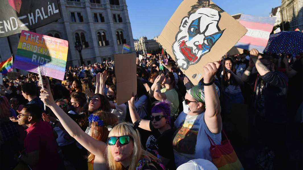Протест против последнего закона о борьбе с ЛГБТ в Будапеште