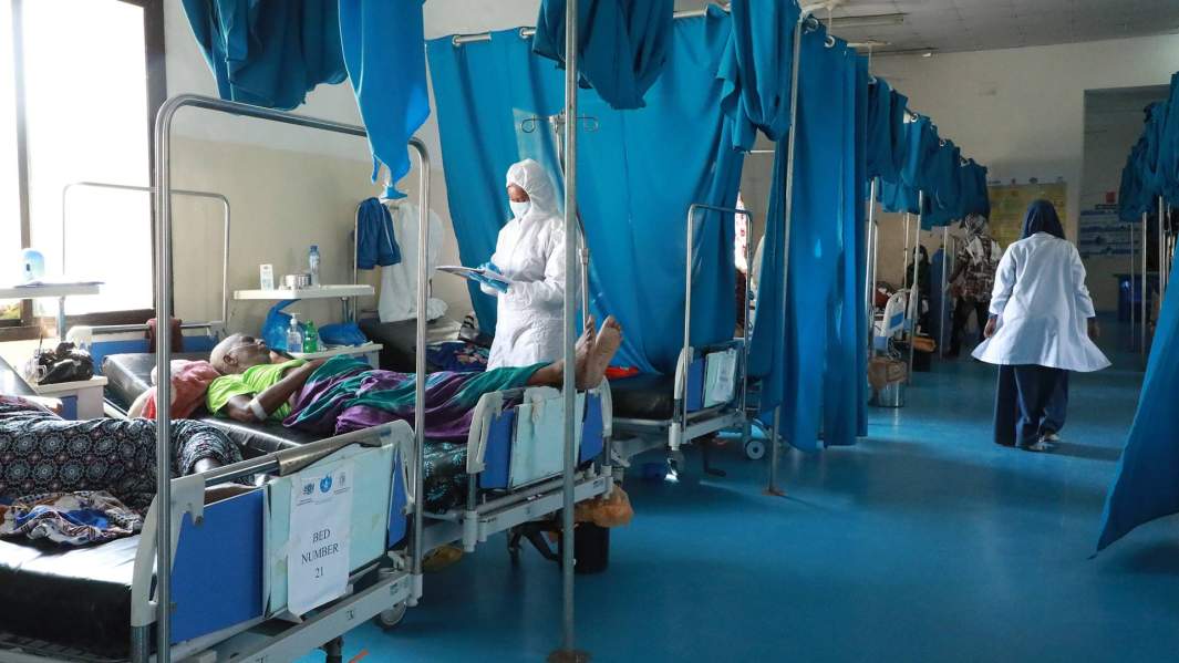 Пациенты с COVID-19 в больнице Сомали