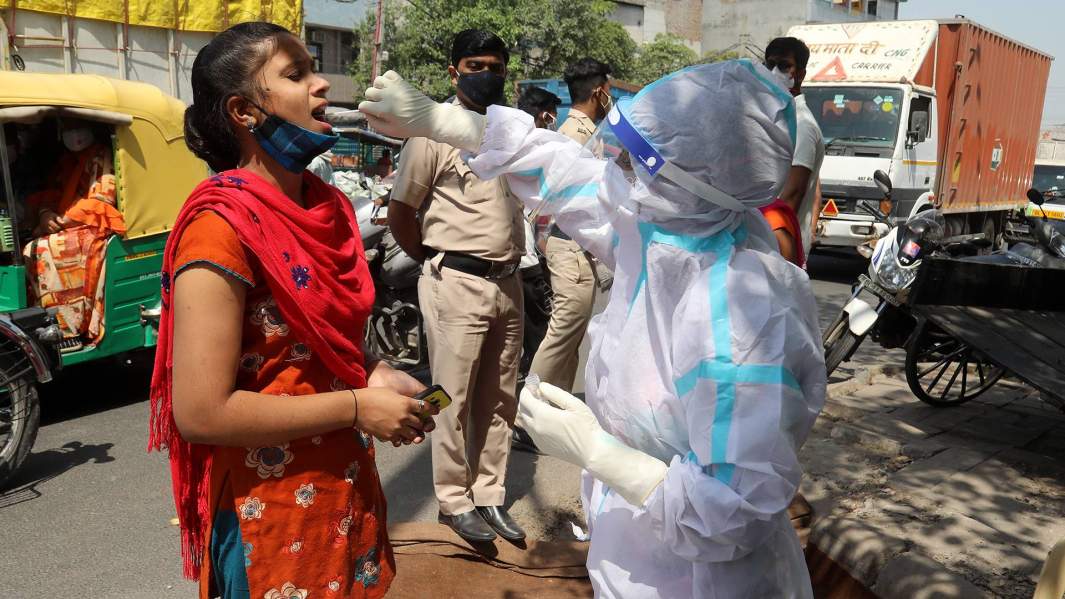 Столичные контакты: к вспышке COVID-19 мог привести «московский» штамм