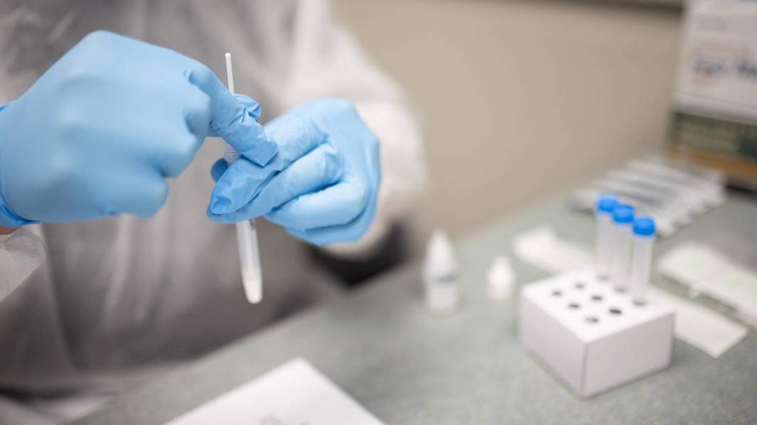 Сплошные от маски: ВОЗ отчиталась о рекордно низком показателе заражений