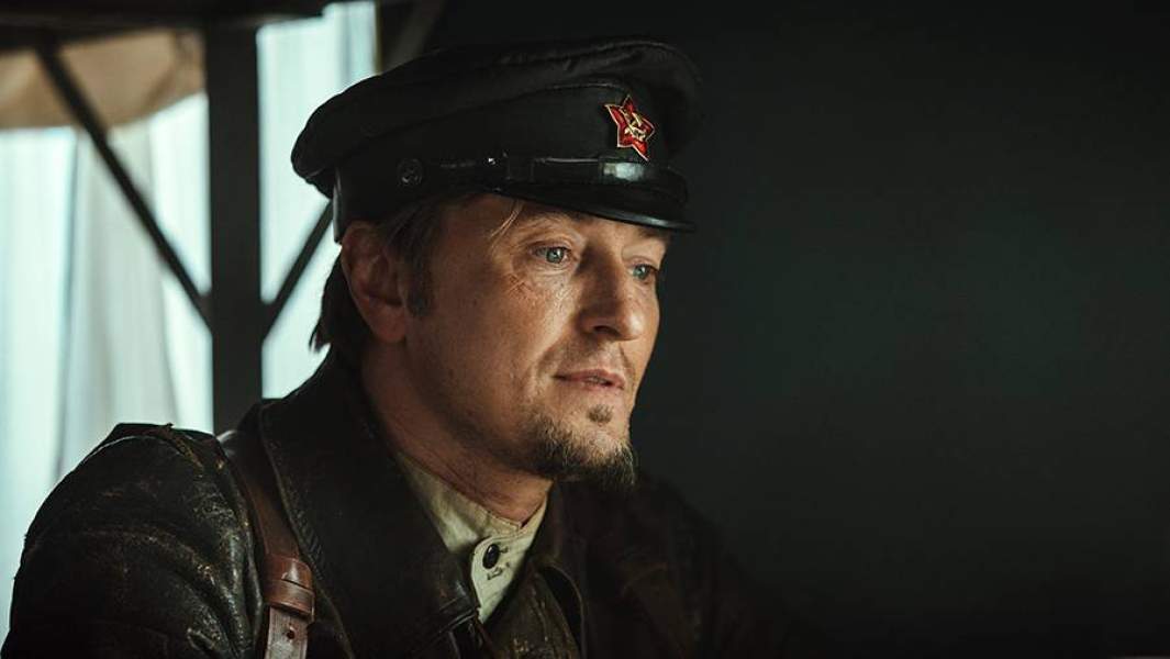 Актер Сергей Безруков в роли Ибрагима Бендера в фильме «Бендер. Начало»