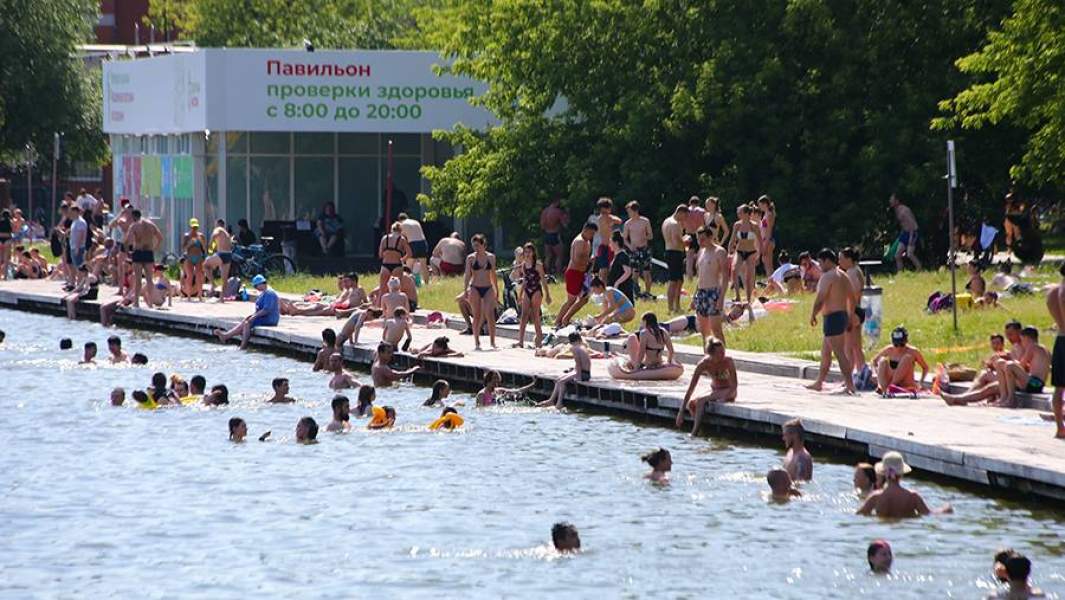 Отдыхающие на Мещерском пруду