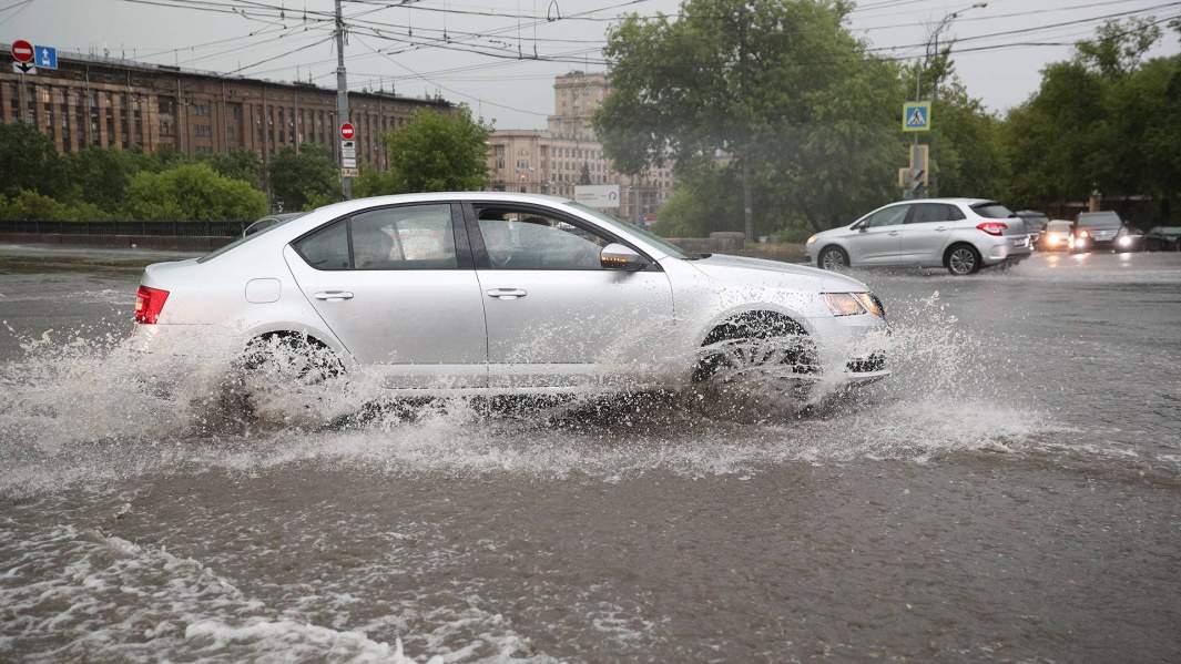 Подтопленные улицы в Москве