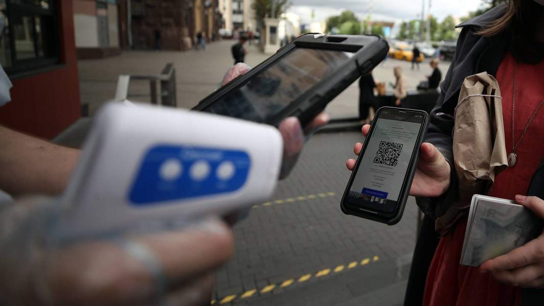 Коррекция по введению: как антиковидные ограничения влияют на ход вакцинации