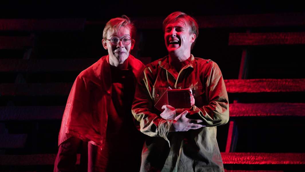 Сцена из спектакля «Страсти по Бумбарашу» в постановке Владимира Машкова