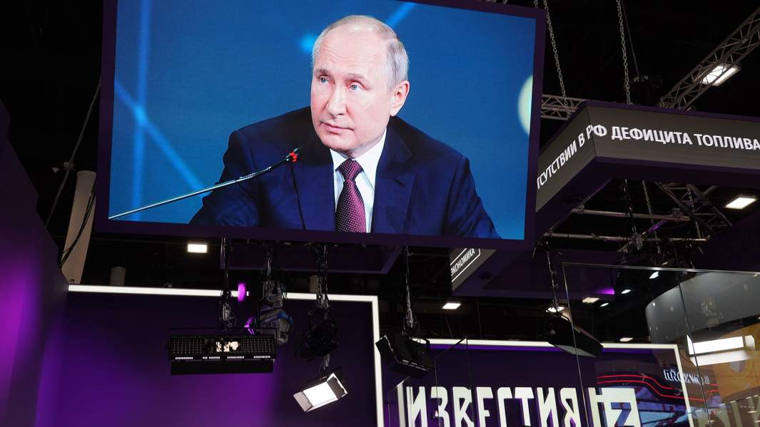 Президент РФ Владимир Путин на пленарном заседании в рамках Петербургского международного экономического форума - 2021