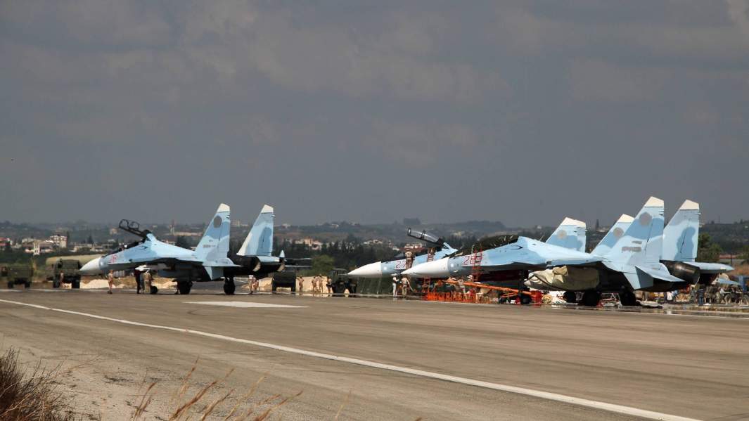 Российские самолеты Су-30 на авиабазе «‎Хмеймим» в Сирии
