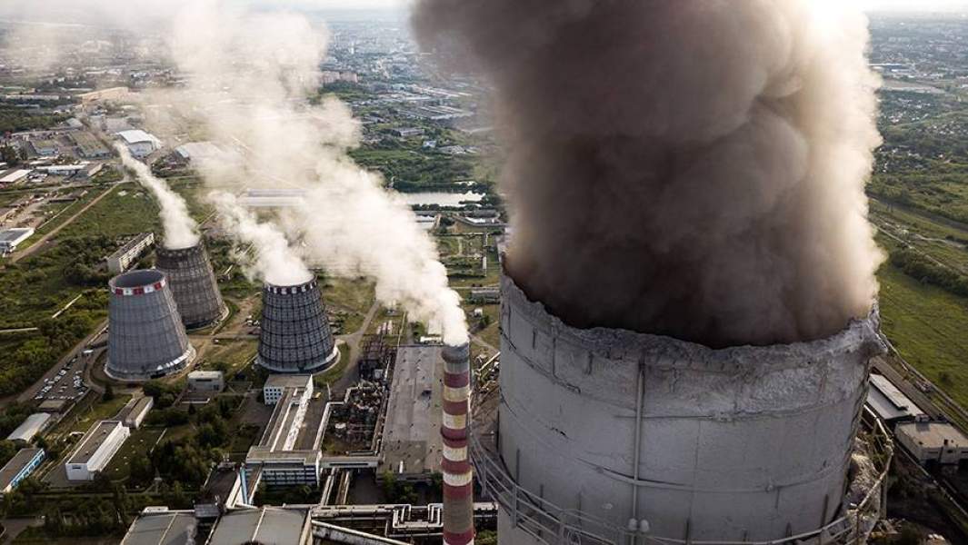 Трубы ТЭЦ-5 в городе Омске