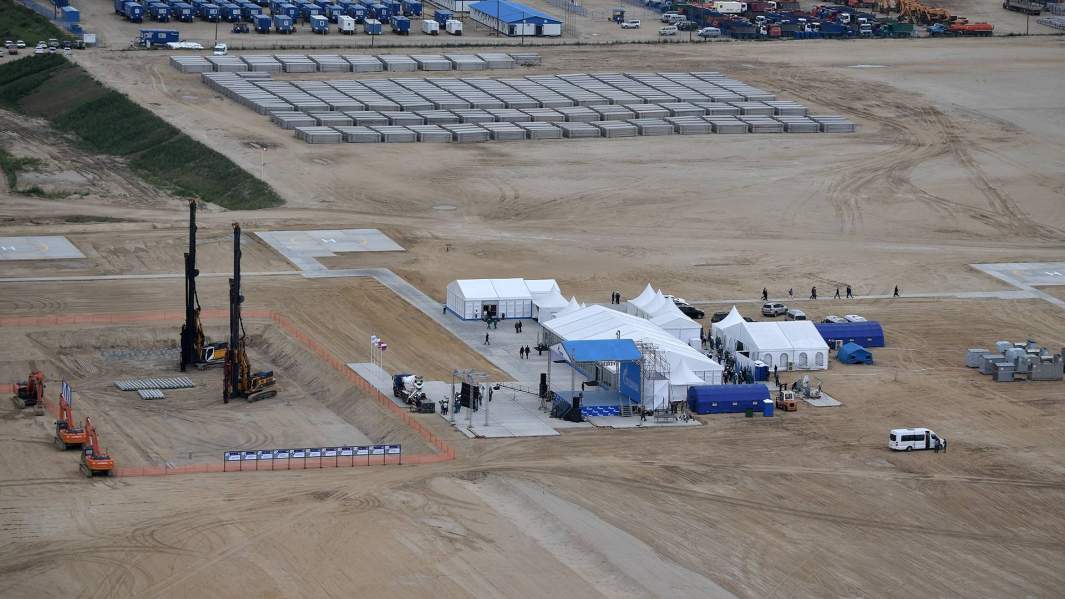 Церемония заливки первого фундамента на строительной площадке Амурского газоперерабатывающего завода (ГПЗ), 3 августа 2017 года