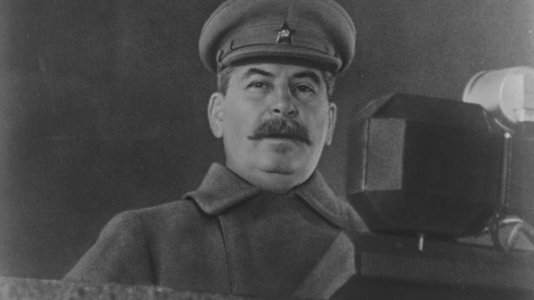 Председатель Совета народных комиссаров СССР, Председатель Государственного комитета обороны СССР Иосиф Виссарионович Сталин выступает с речью 1941 года