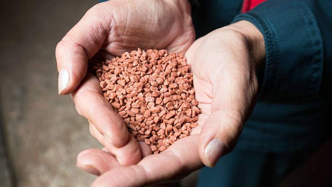 Гранулированные калийные удобрения на складе готовой продукции