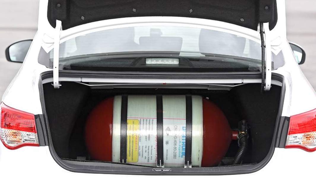 Газовый баллон в багажнике легкового автомобиля