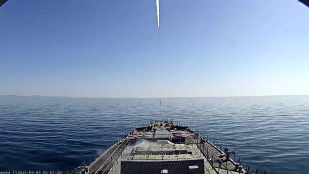 Пуск крылатой ракеты "Калибр" с фрегата «‎Маршал Шапошников»