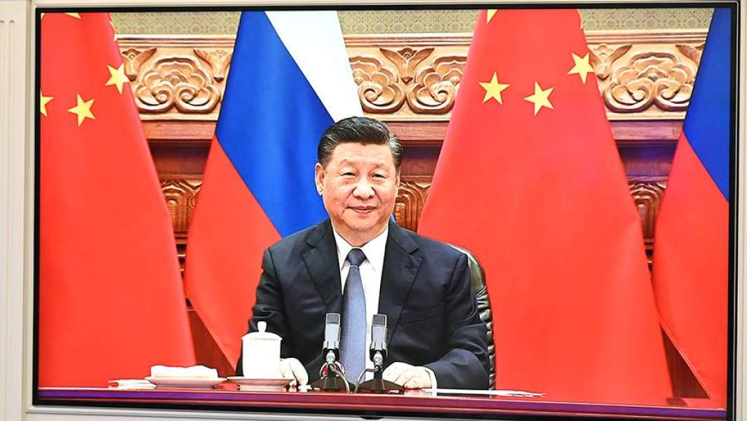 Председатель КНР Си Цзиньпин во время беседы в формате видеоконференции с президентом РФ Владимиром Путиным. Беседа приурочена к 20-летию подписания российско-китайского Договора о добрососедстве, дружбе и сотрудничестве