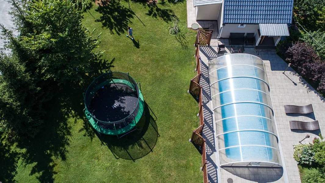 дача с бассейном