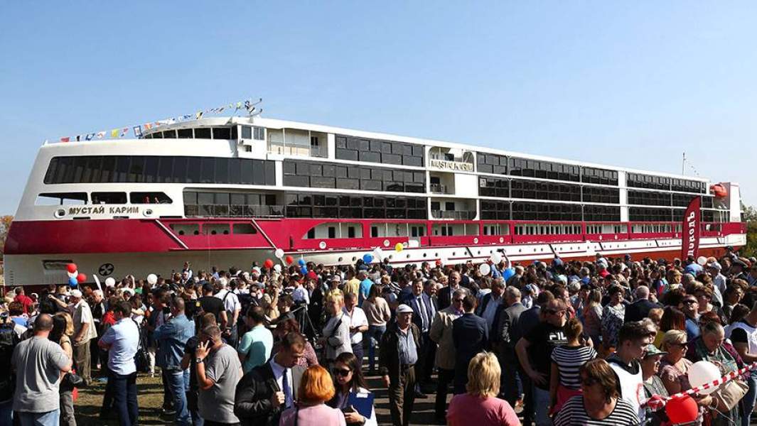 Круизный лайнер «Мустай Карим»