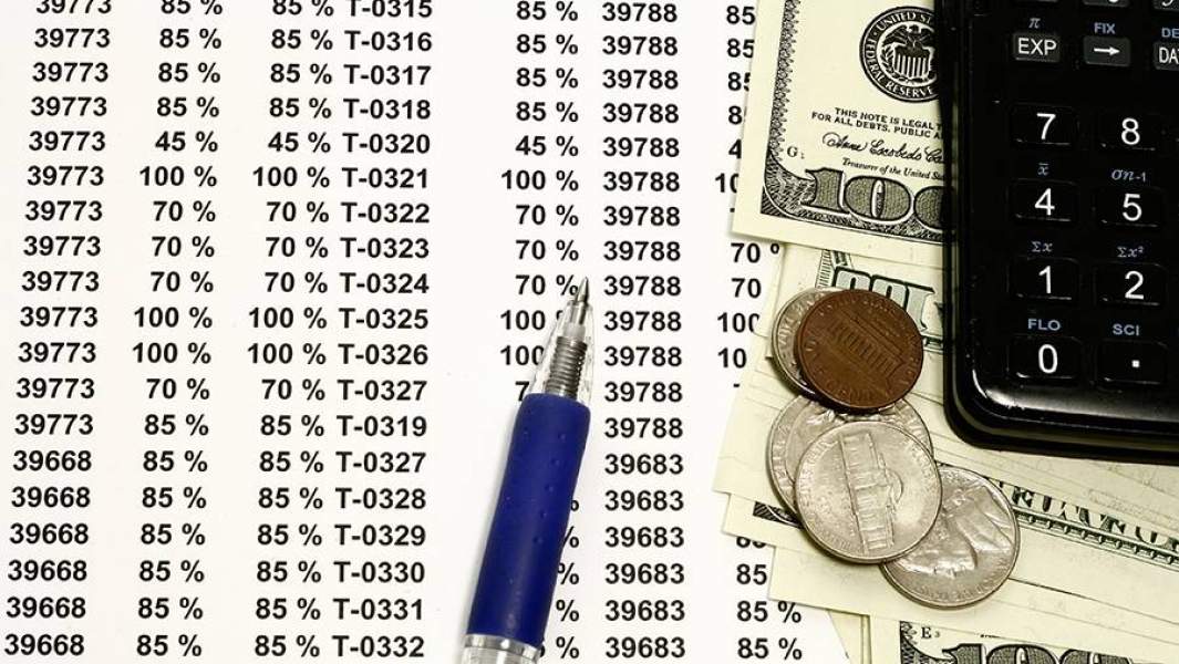 деньги, калькулятор, документы