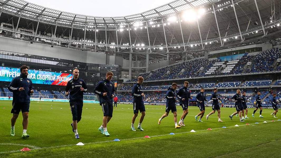 Игроки сборной России по футболу во время открытой тренировки