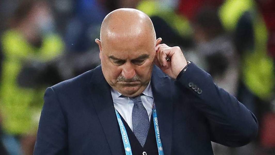 Главный тренер сборной России Станислав Черчесов перед началом матча 3-го тура группового этапа чемпионата Европы по футболу 2020 между сборными командами России и Дании