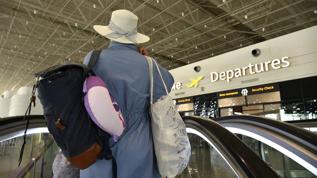 женщина в аэропорту