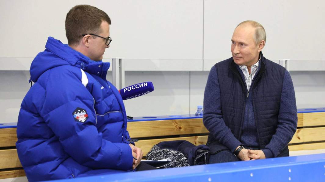 Президент РФ Владимир Путин отвечает на вопросы журналиста Павла Зарубина в эфире телеканала «Россия 1»