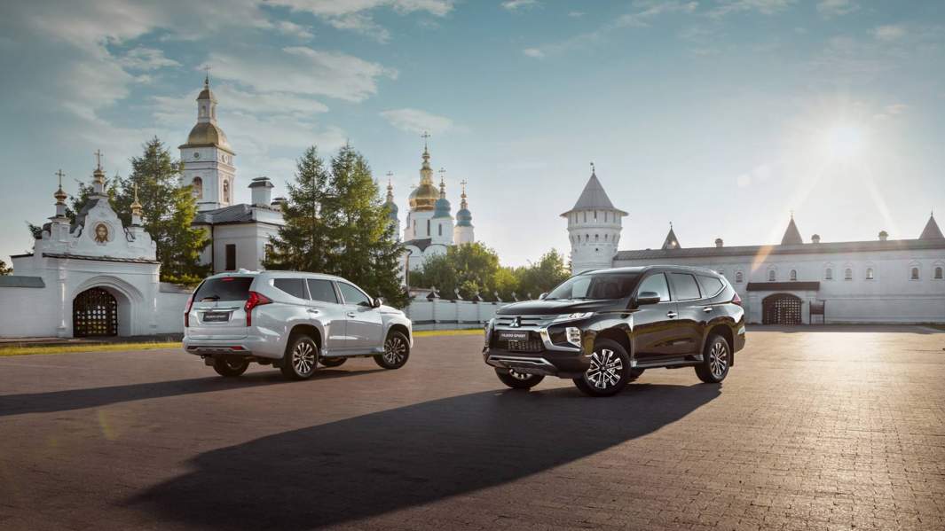 Длина обновленного Pajero Sport увеличилась с 4785 мм до 4825 мм. Колесная база прежняя — 2800 мм