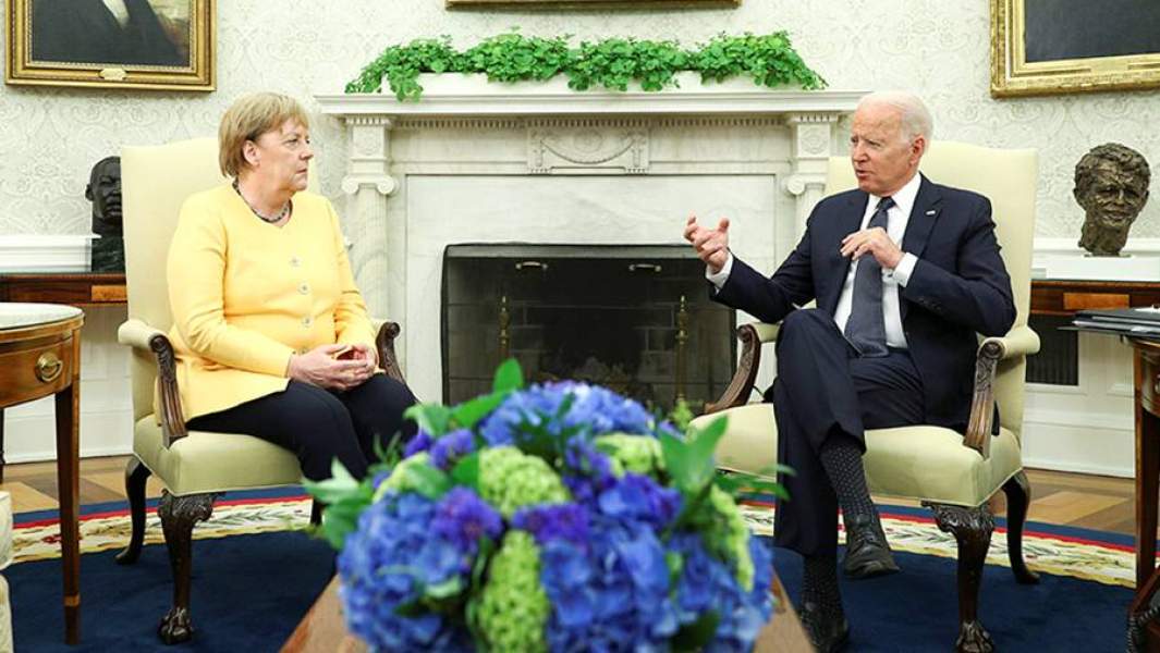 Президент США Джо Байден и канцлер Германии Ангела Меркель во время встречи в Овальном кабинете Белого дома в Вашингтоне
