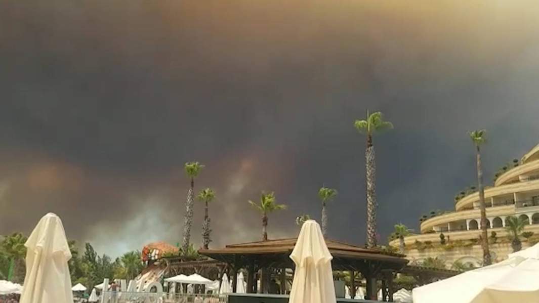 Огонь охватывает горизонт