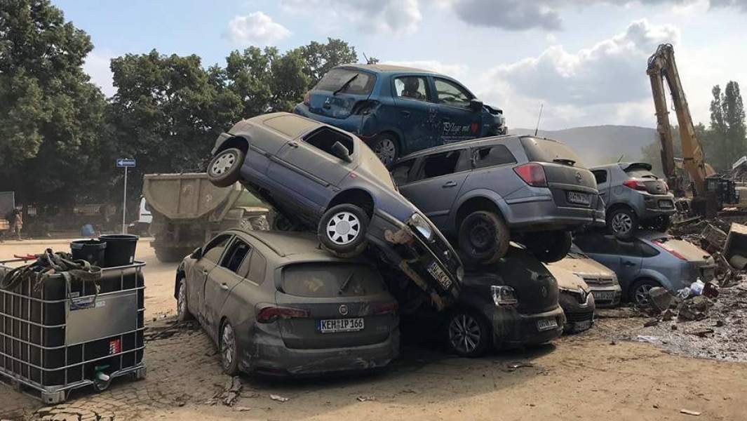 Машины, поврежденные наводнением