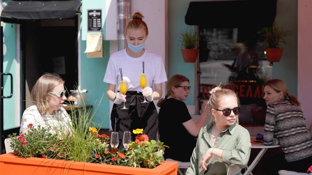 работа официанта в ресторане