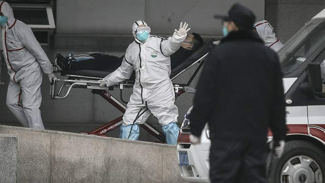 Китайские медики доставили в больницу пациента с подозрением на коронавирус SARS-CoV-2. Ухань, 17 января 2020 года