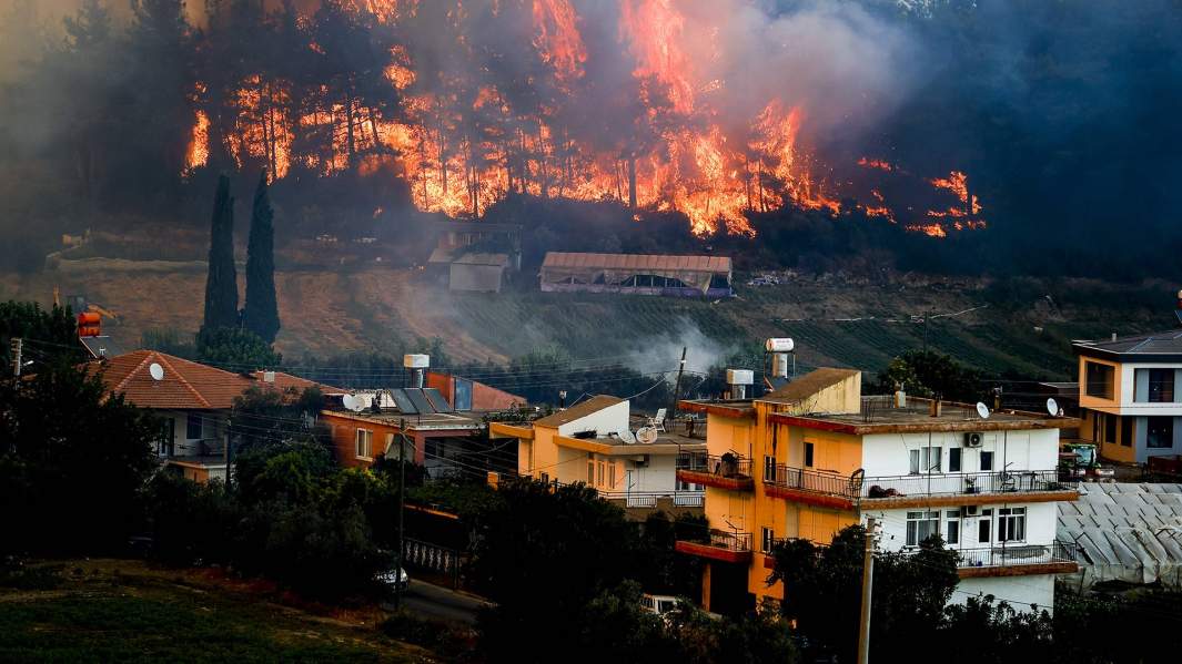 Огонь охватывает горизонт