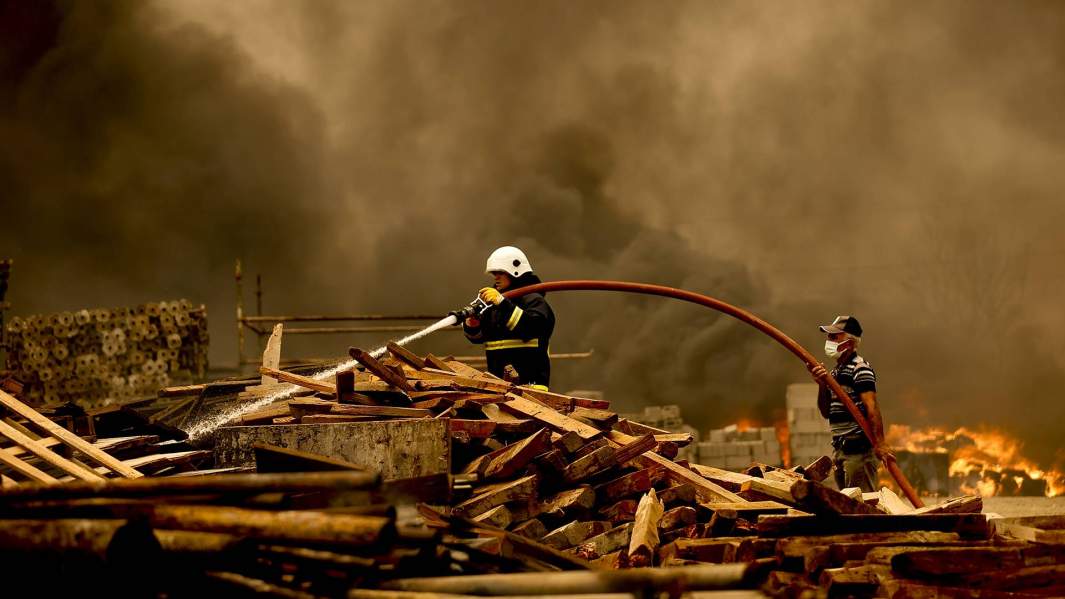Огонь охватывает горизонт