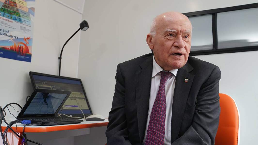 Академик Лео Бокерия