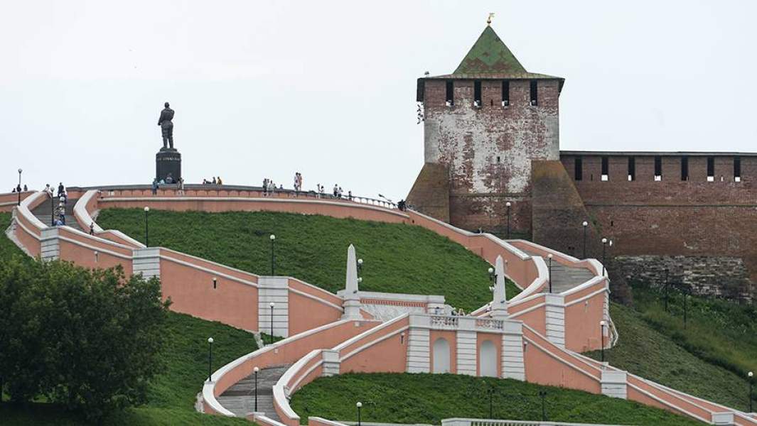 Кремль, Чкаловская лестница и памятник летчику Валерию Чкалову в Нижнем Новгороде