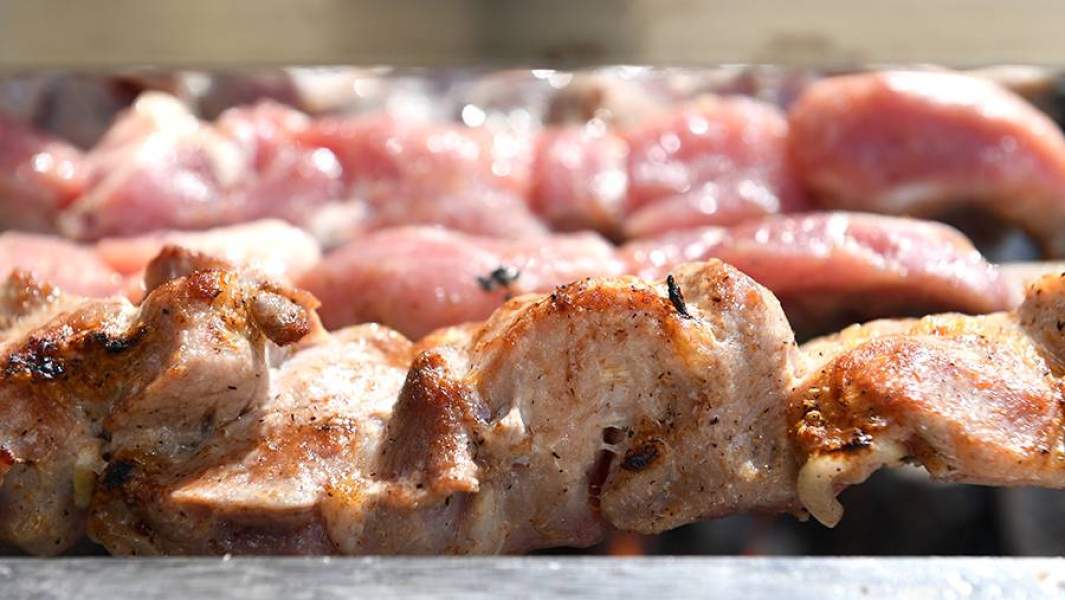 Мясной шашлык на фестивале