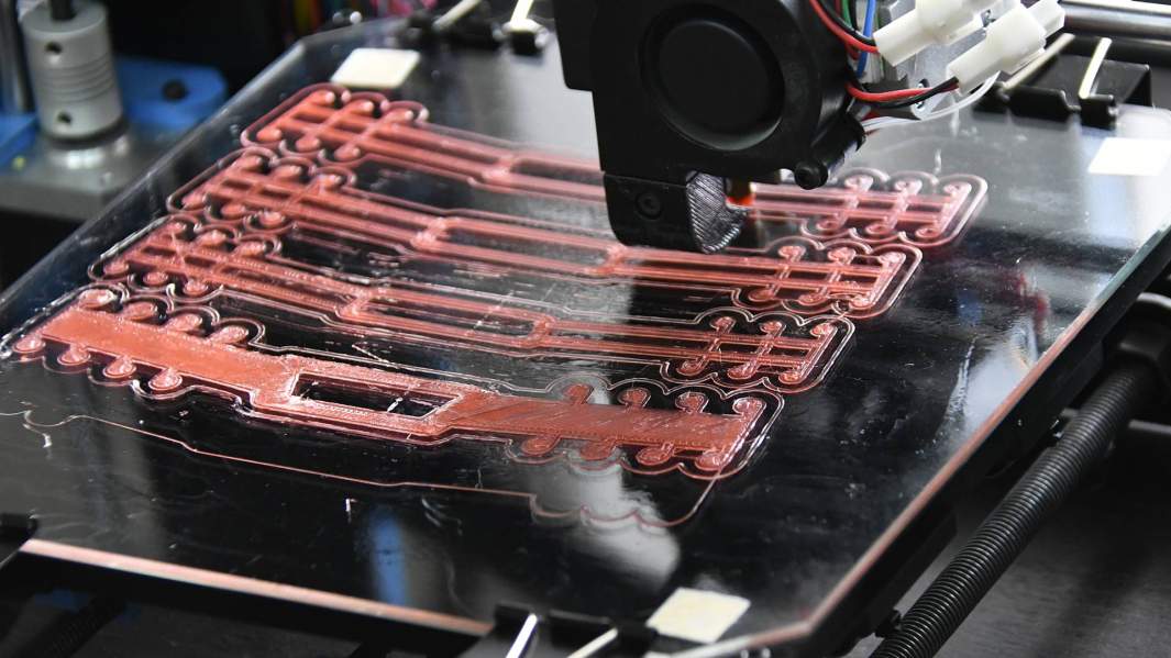 Изготовление держателей для медицинских масок на 3D-принтере