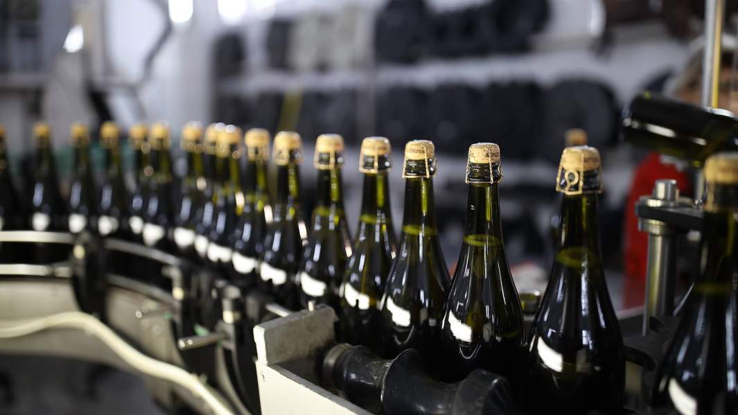 Линия розлива шампанского вина