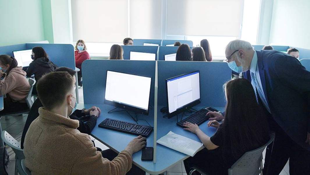 Студенты во время обучения