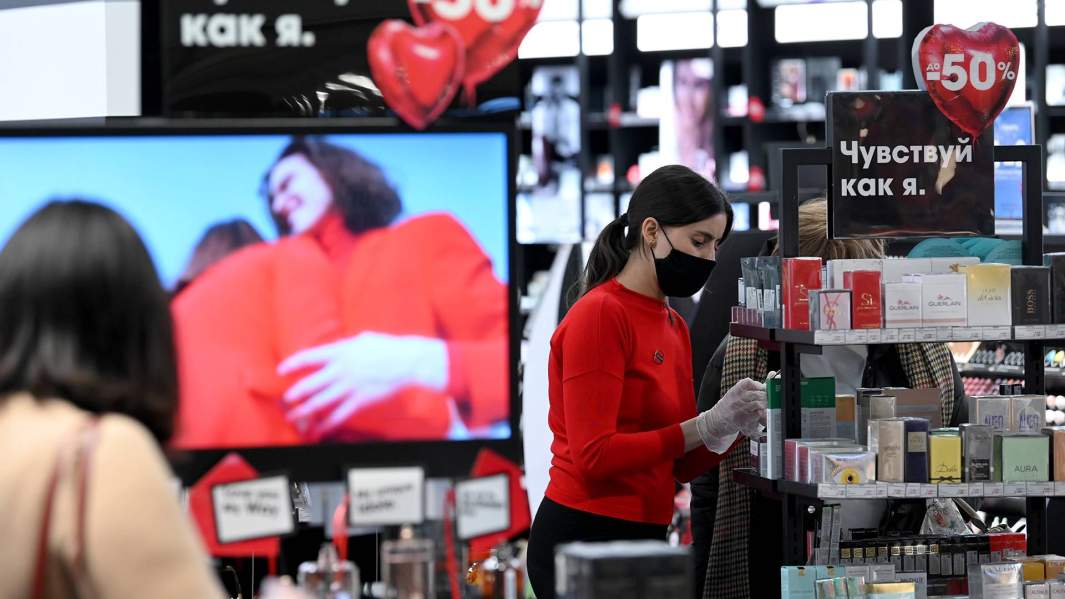 Консультант в парфюмерном магазине