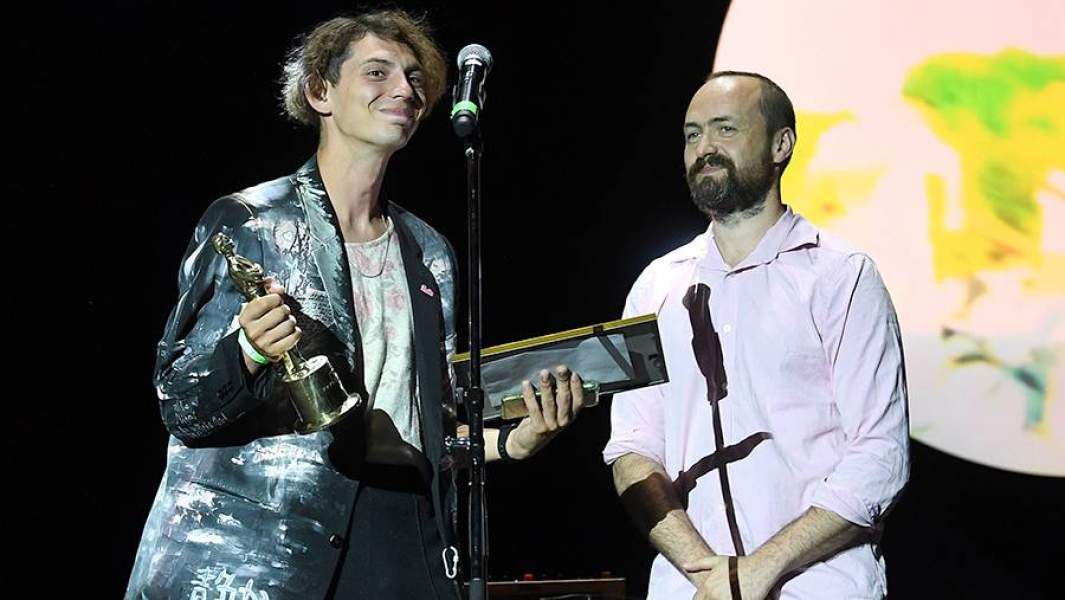 Режиссер Игорь Ерохин получил награду в номинации «Лучший режиссер» за фильм «Афины» на V фестивале нового российского кино «Горький fest» в Нижнем Новгороде. Справа – режиссер Антон Бильжо