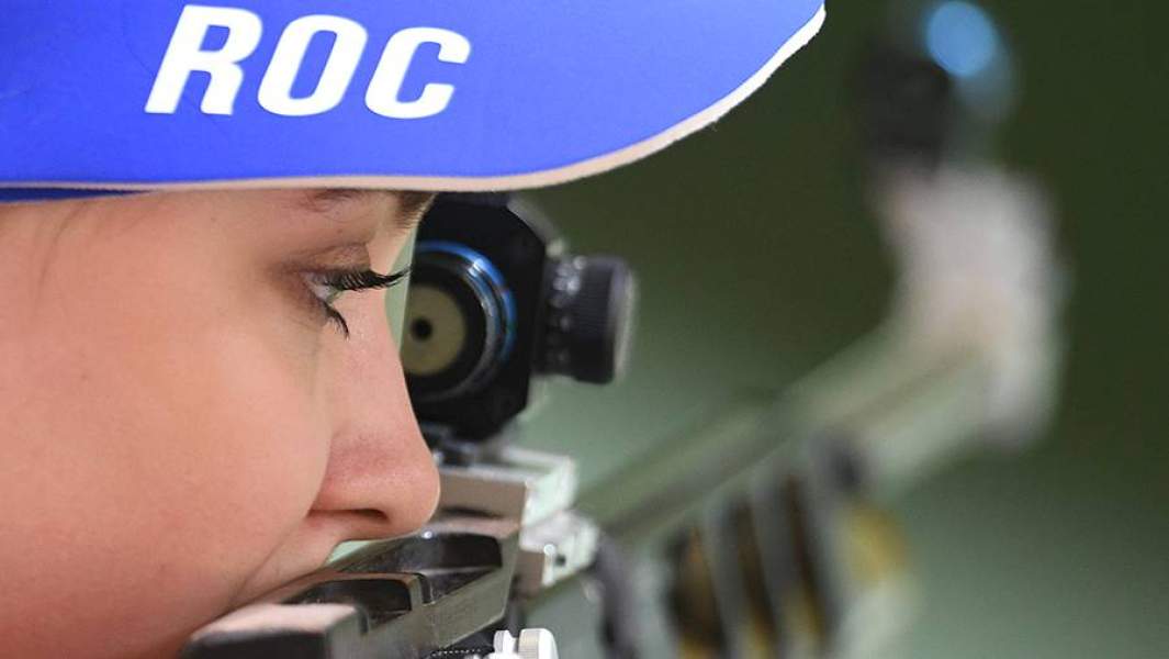 Российская спортсменка, член сборной России (команда ОКР) Анастасия Галашина на соревнованиях по стрельбе из пневматической винтовки с 10 метров среди женщин на XXXII Олимпийских играх в Токио