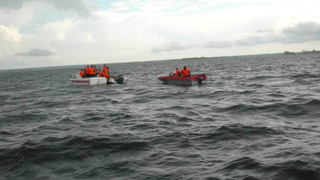 Спасательные работы на месте, где затонул прогулочный теплоход «Булгария», следовавший рейсом из города Болгар в Казань, около села Сюкеево Канско-Устиновского района Республики Татарстан. 10 июля 2011 года